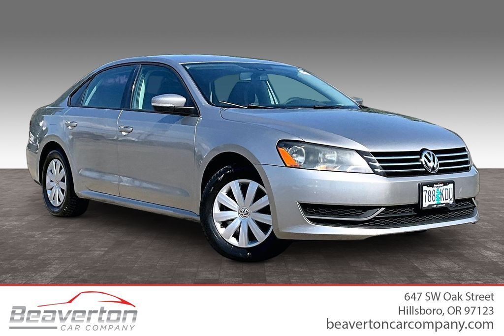 2013 VOLKSWAGEN Passat