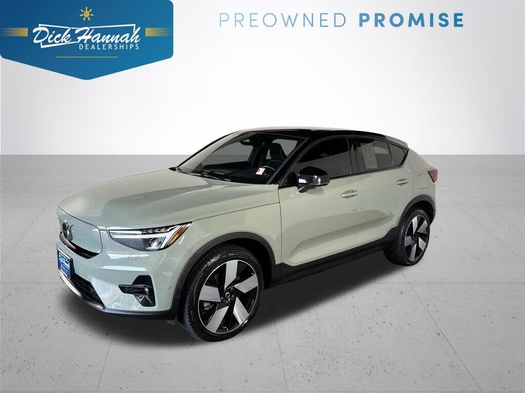 2022 VOLVO C40