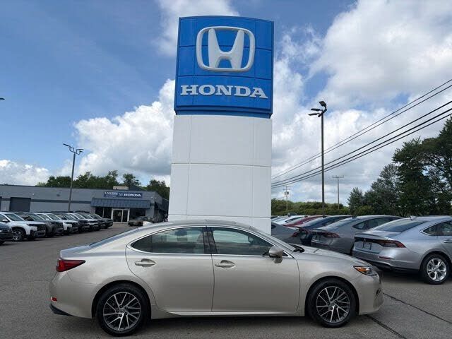 2016 LEXUS ES