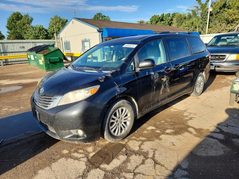 2013 TOYOTA Sienna