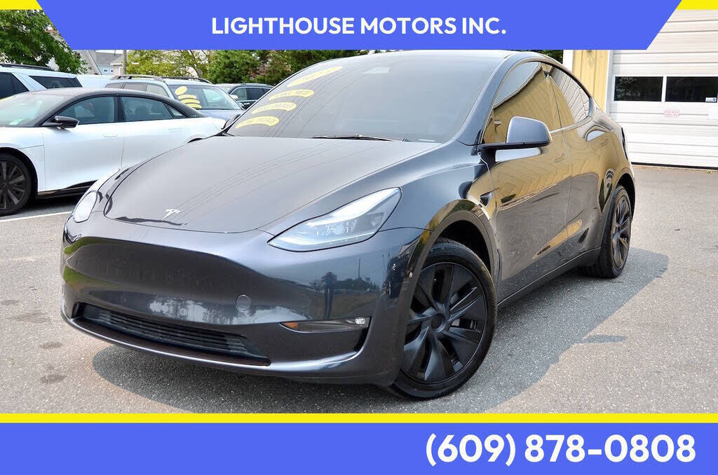 2025 TESLA Model Y