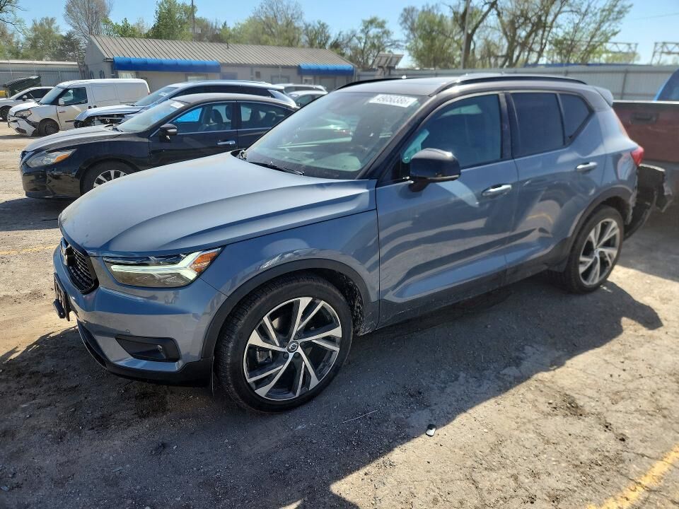 2020 VOLVO XC40