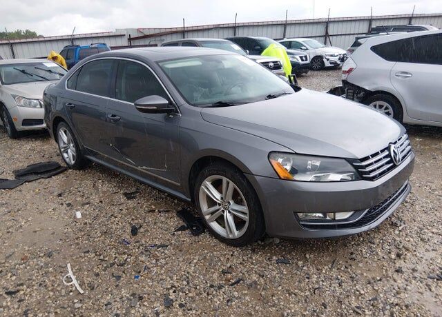 2012 VOLKSWAGEN Passat