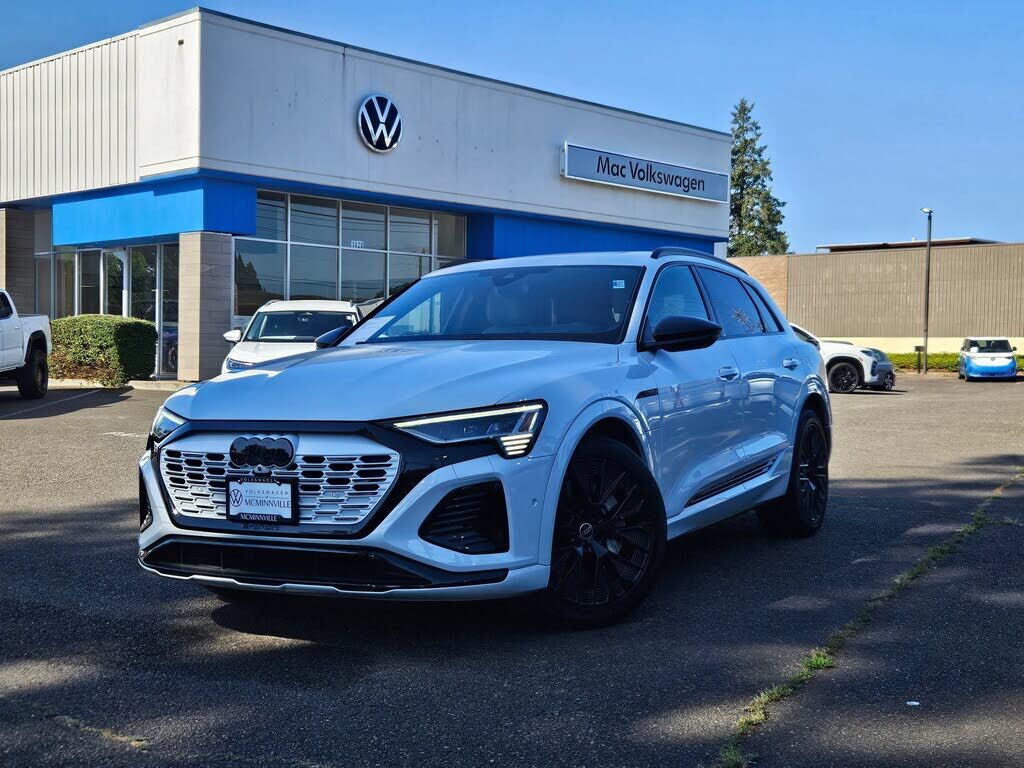 2024 AUDI Q8
