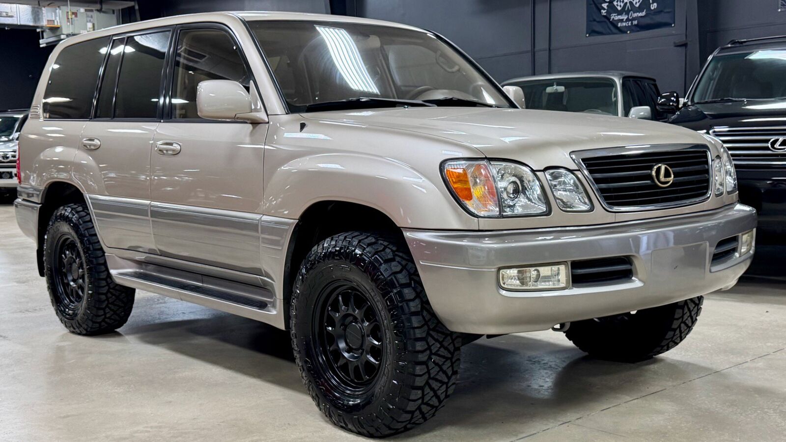 1999 LEXUS LX