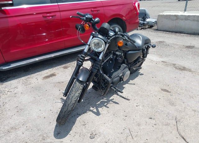 2010 HARLEY DAVIDSON Iron883
