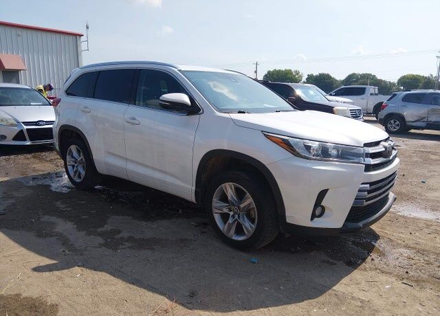 2017 TOYOTA Highlander