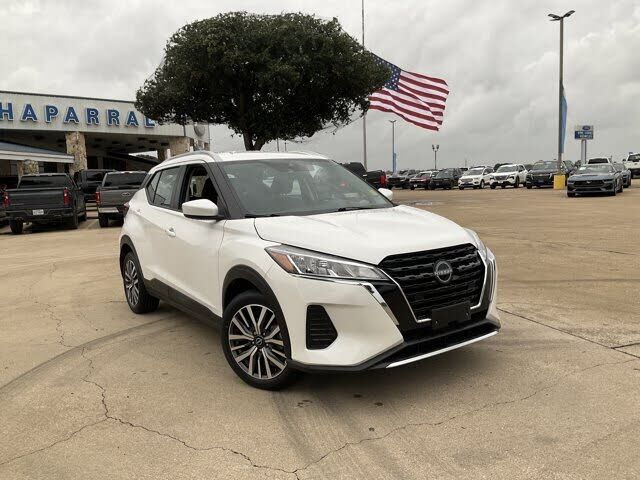 2023 NISSAN Kicks