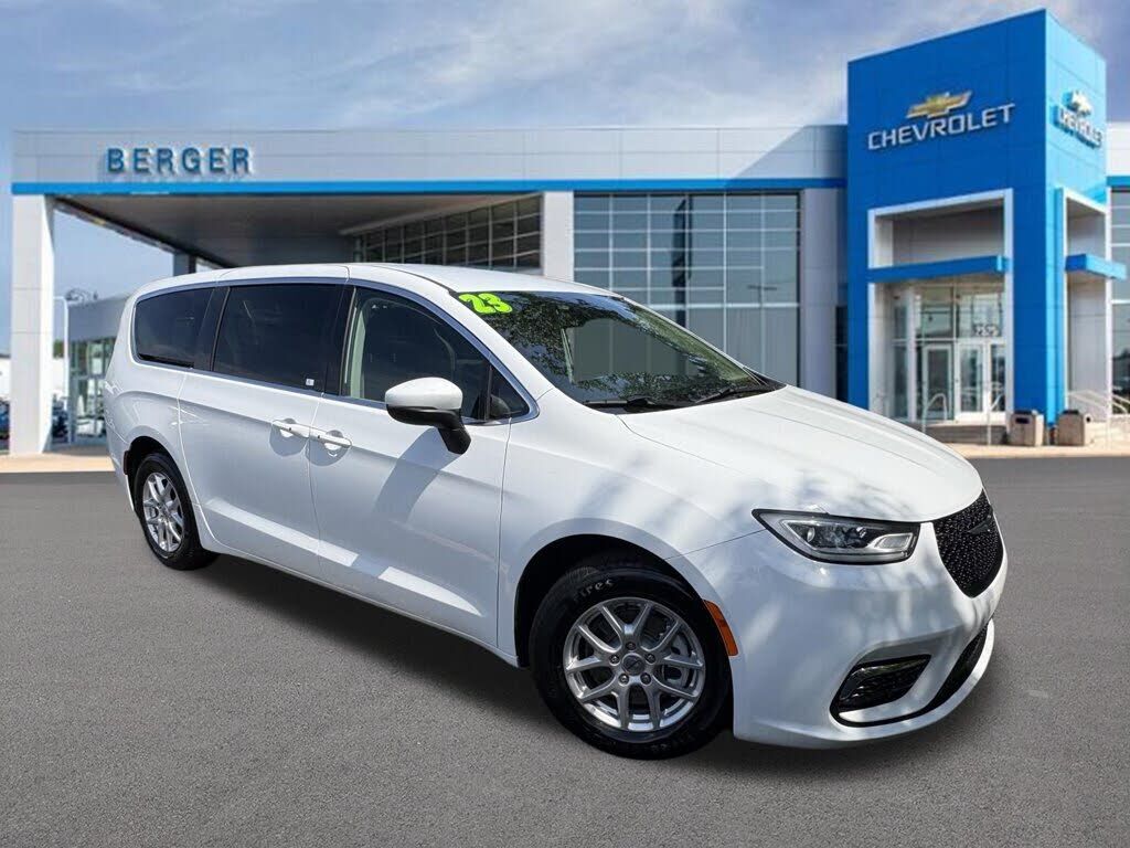 2023 CHRYSLER Pacifica
