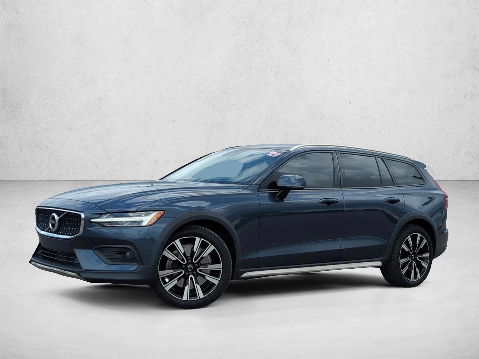 2021 VOLVO V60CC