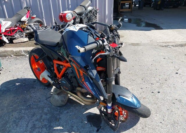 2022 KTM Super Duke R