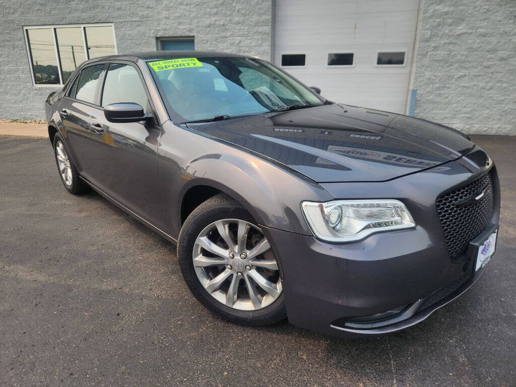 2019 CHRYSLER 300