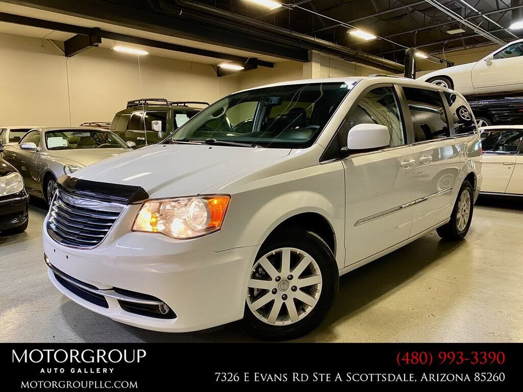 2016 CHRYSLER Town and Country