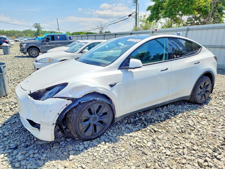 2024 TESLA Model Y
