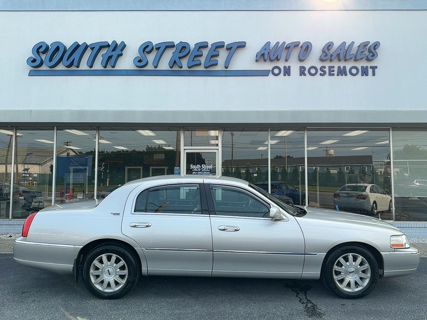 2009 LINCOLN Town Car