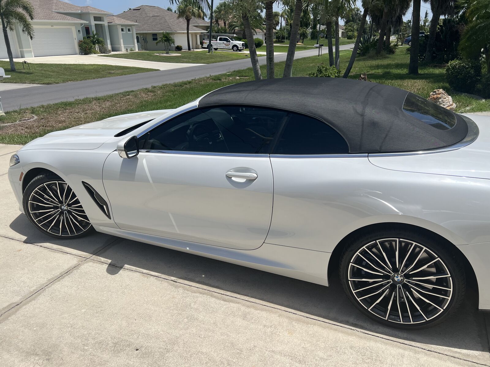 2022 BMW M8