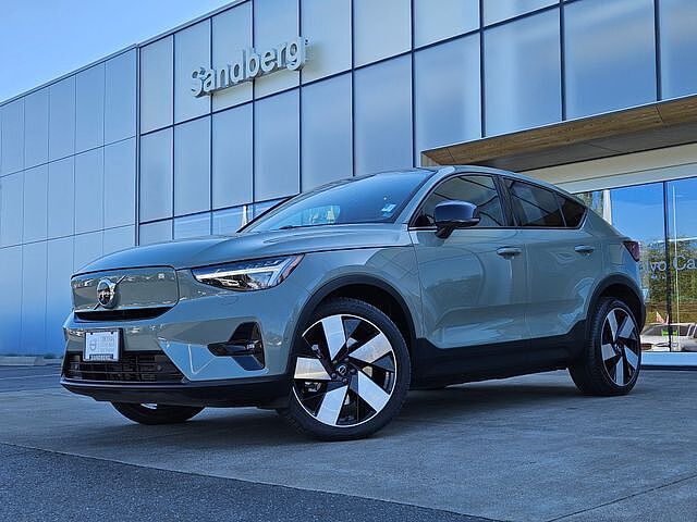 2023 VOLVO C40