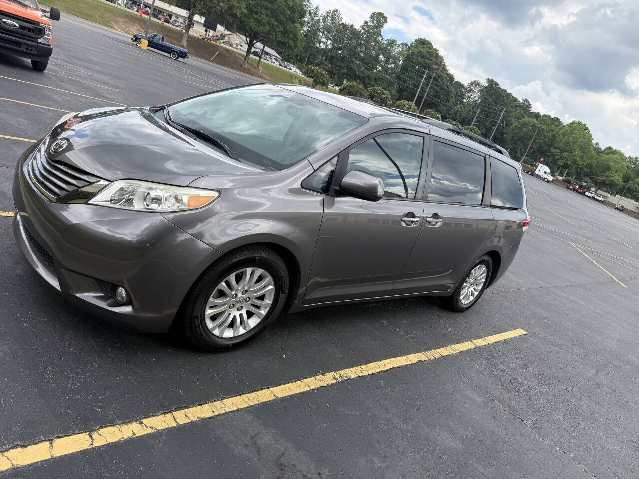 2011 TOYOTA Sienna