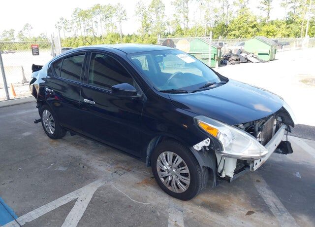 2015 NISSAN Versa