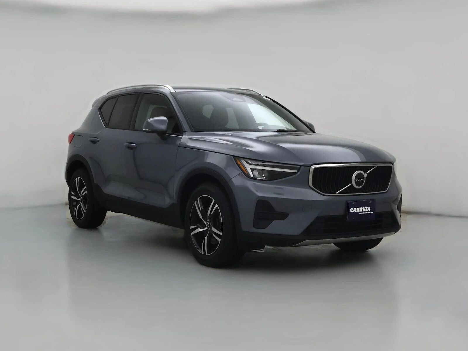 2023 VOLVO XC40