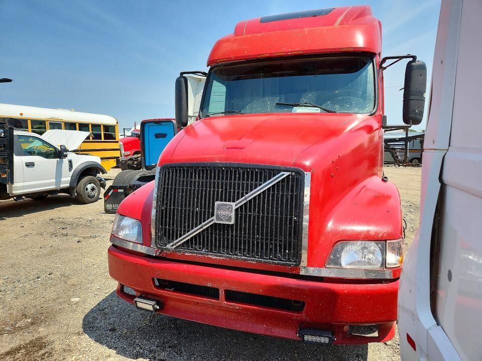 2000 VOLVO TRUCK VNL