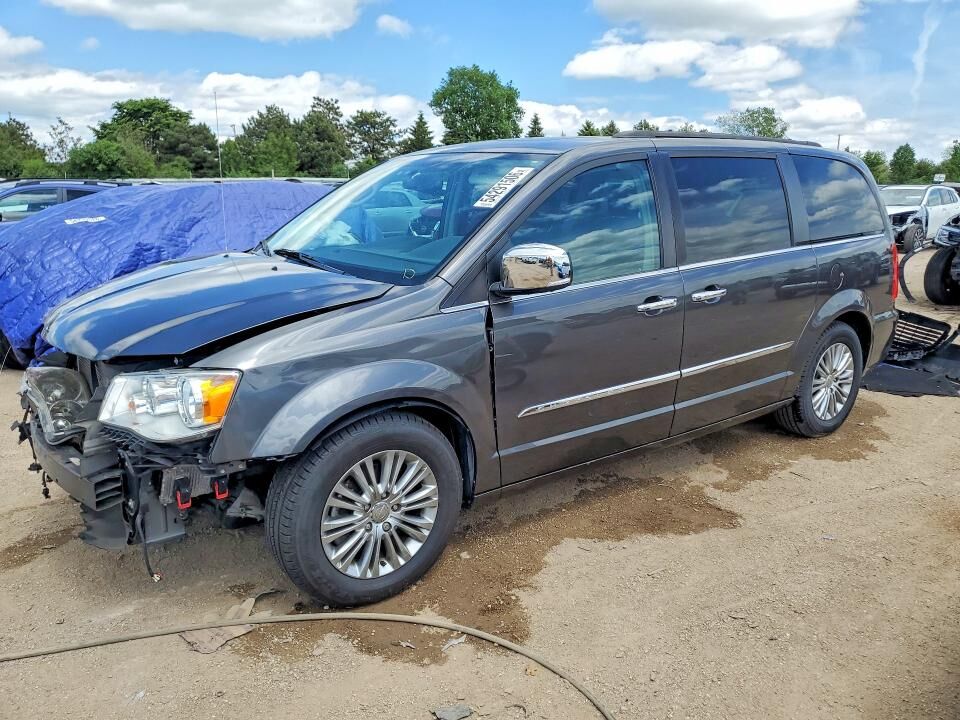 2016 CHRYSLER Town and Country
