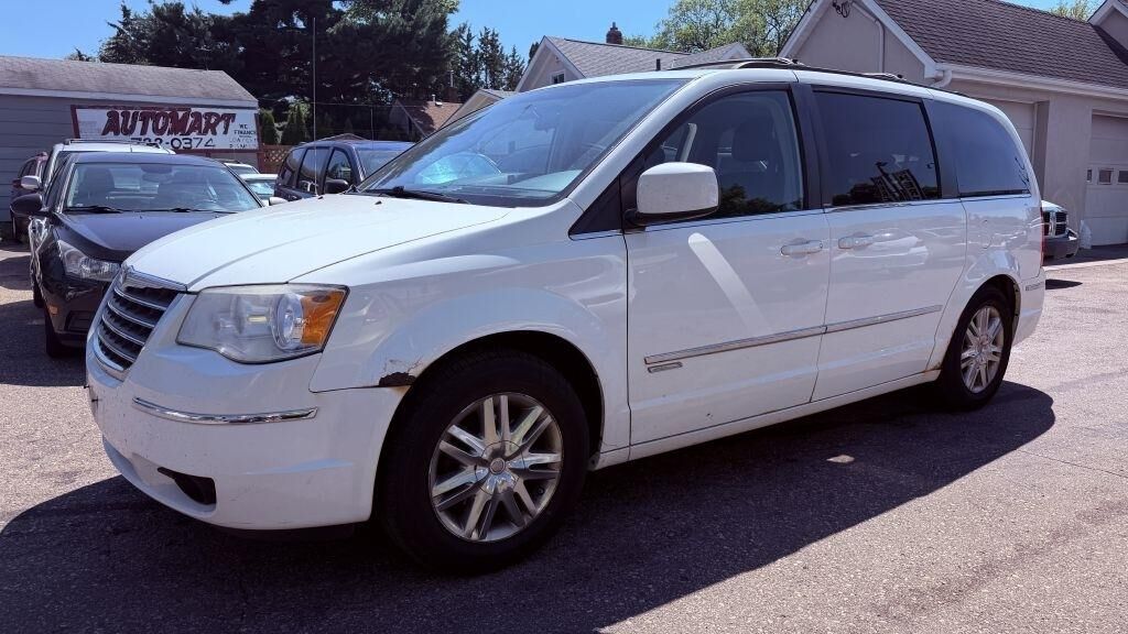 2010 CHRYSLER Town and Country