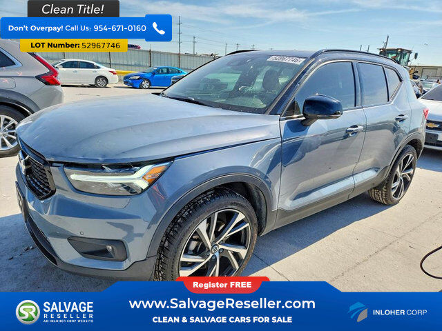 2021 VOLVO XC40