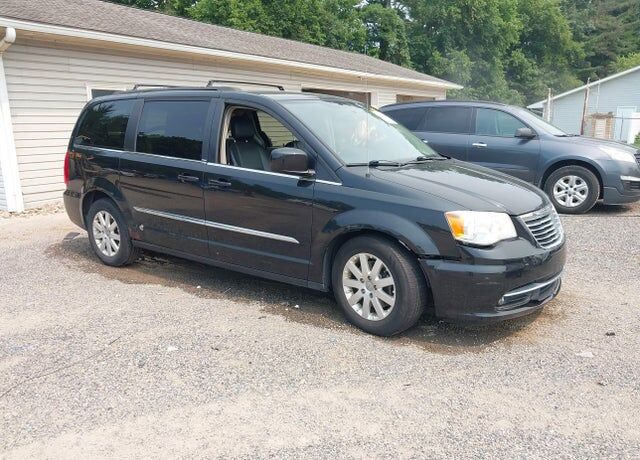 2013 CHRYSLER Town and Country