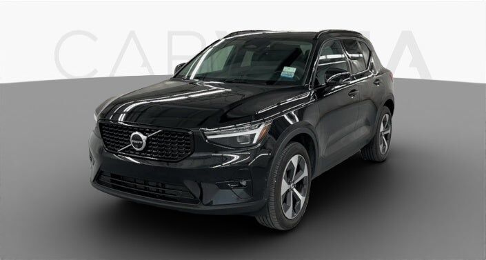 2026 VOLVO XC40