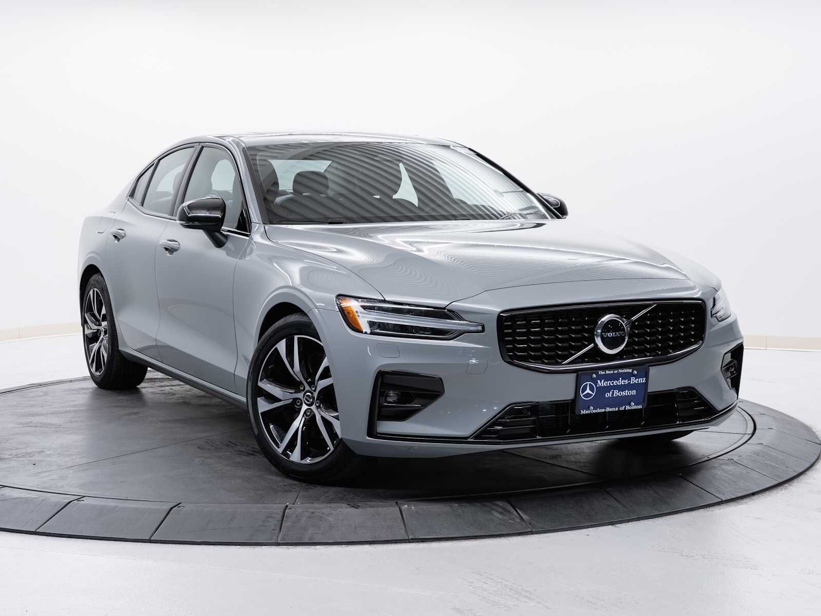 2025 VOLVO S60