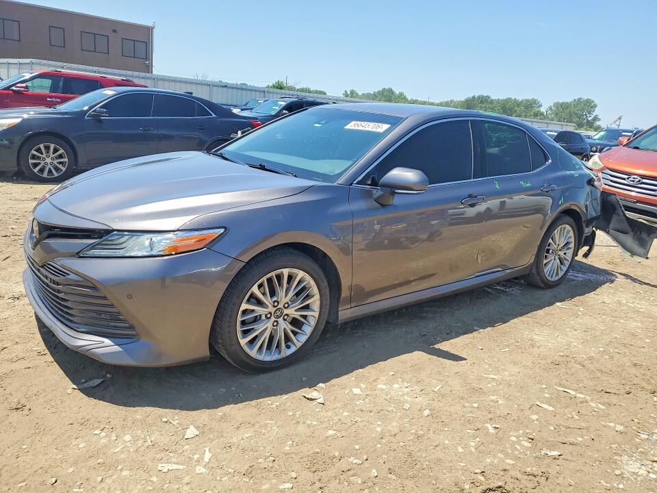 2018 TOYOTA Camry