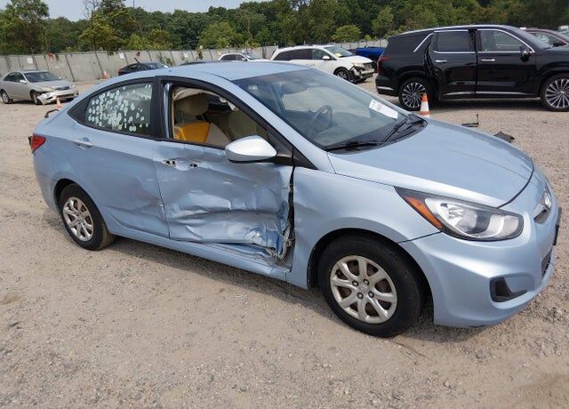 2013 HYUNDAI Accent