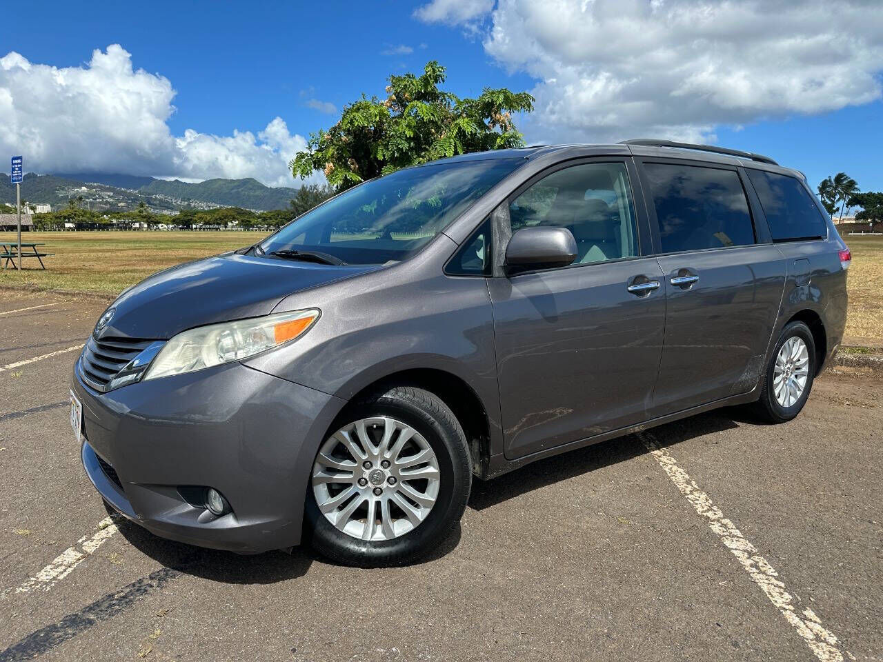 2011 TOYOTA Sienna
