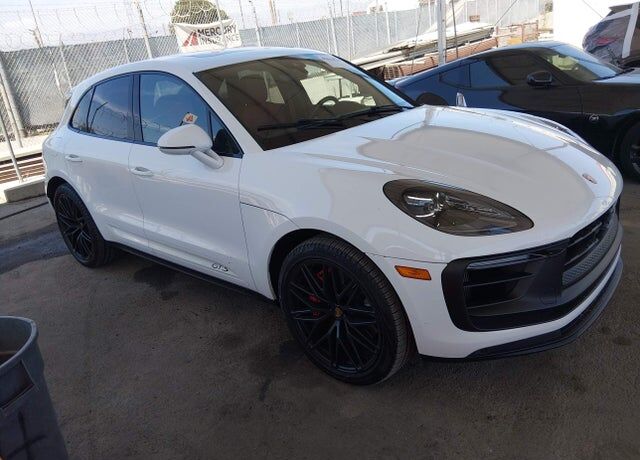 2024 PORSCHE Macan