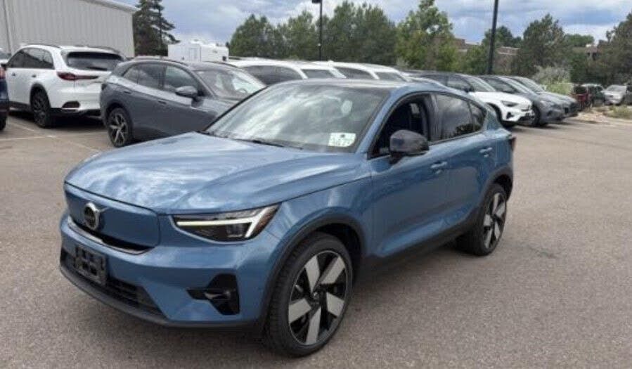 2023 VOLVO C40