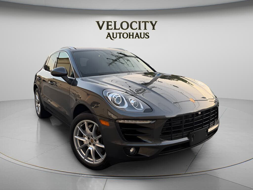 2017 PORSCHE Macan