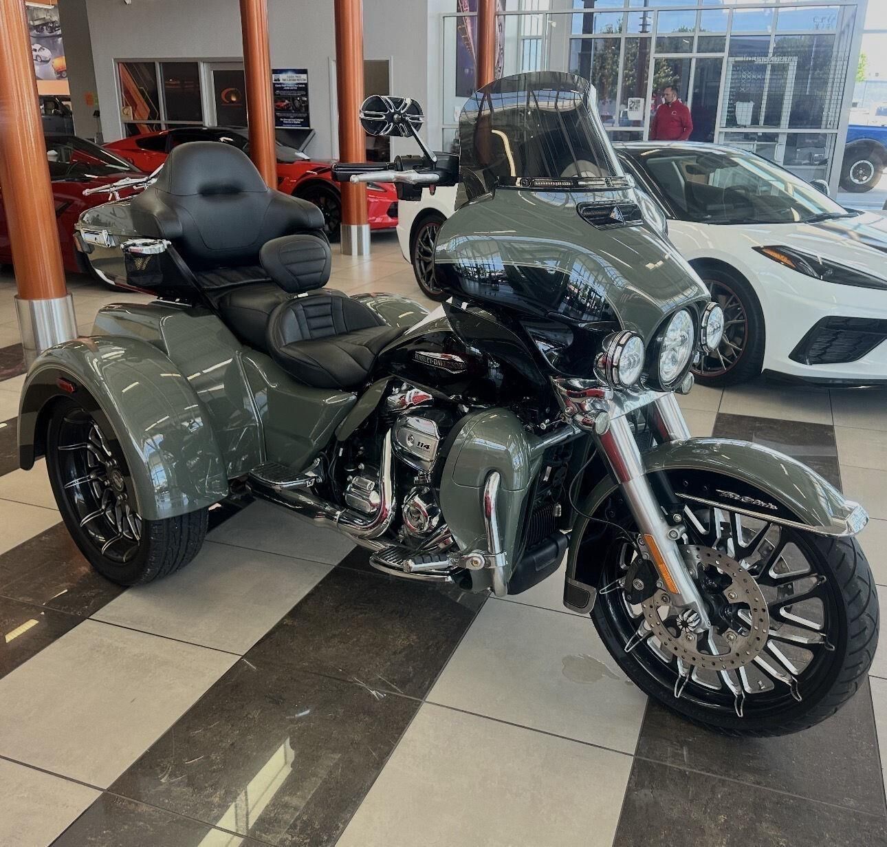 2021 HARLEY DAVIDSON FLHTCUTG / Tri Glide Ultra