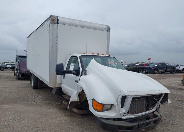 2013 FORD F-750
