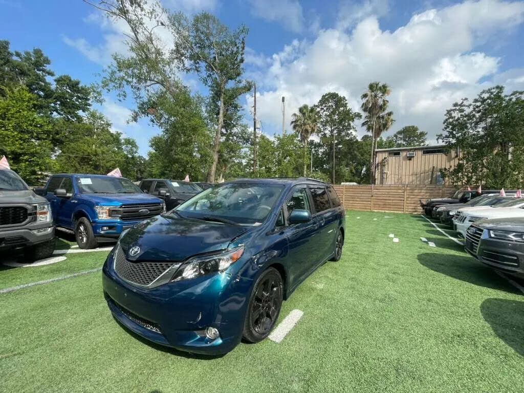 2011 TOYOTA Sienna