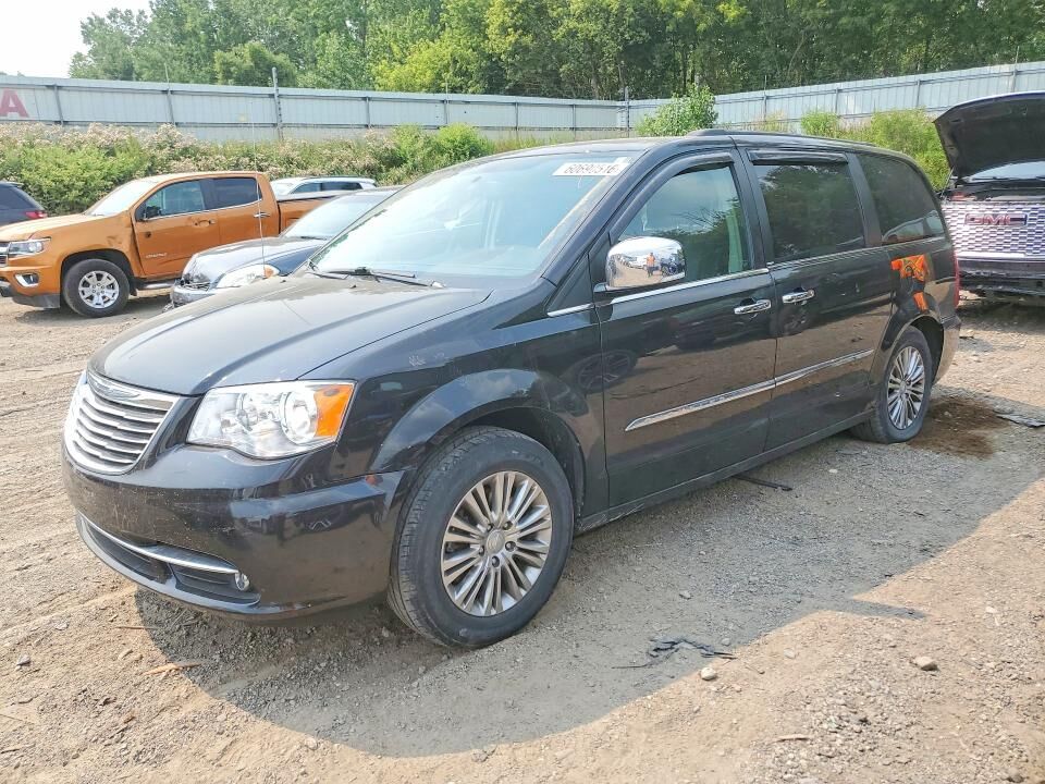 2014 CHRYSLER Town and Country