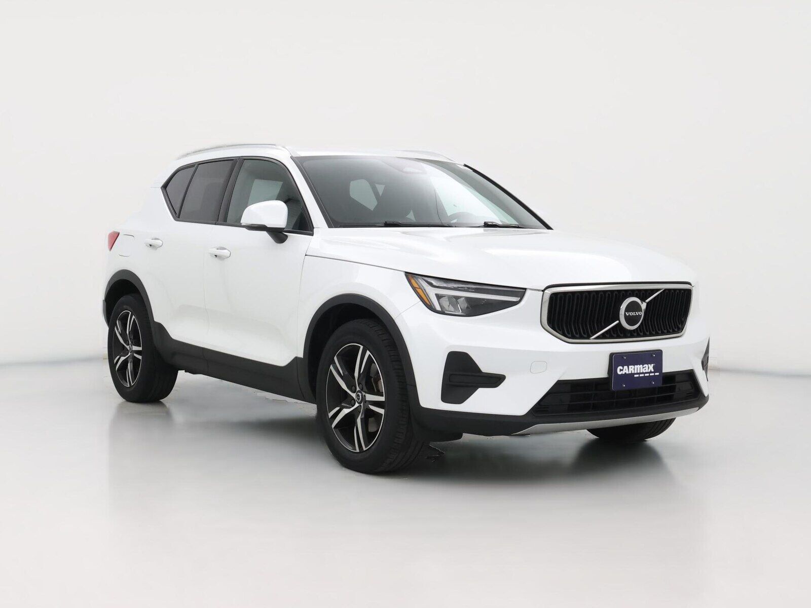 2023 VOLVO XC40