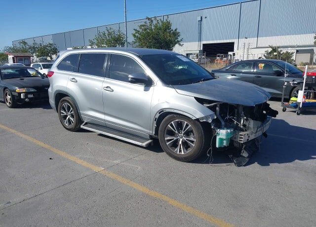 2017 TOYOTA Highlander