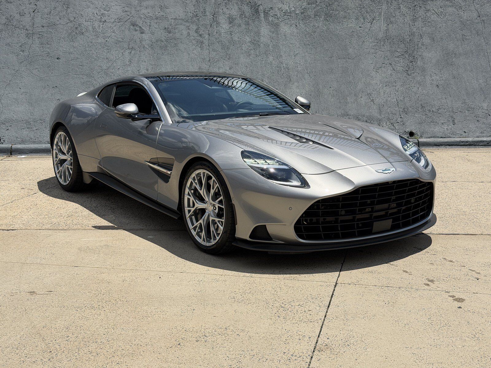2025 ASTON MARTIN Vanquish
