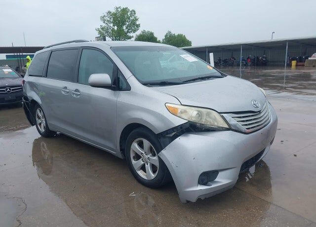 2013 TOYOTA Sienna