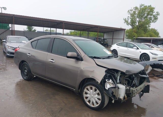 2012 NISSAN Versa