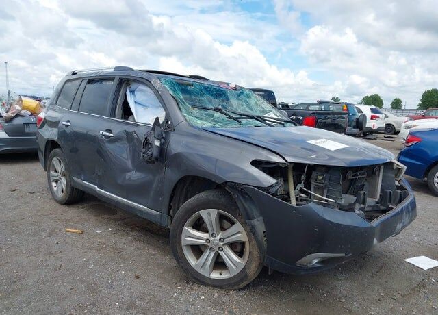 2013 TOYOTA Highlander