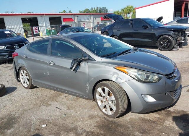 2013 HYUNDAI Elantra