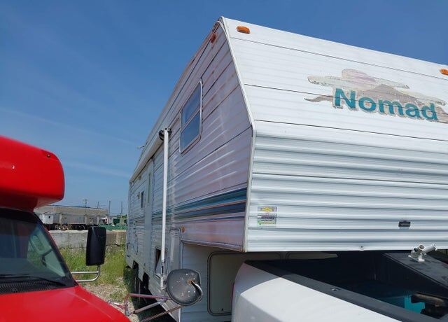 2002 SKYLINE CORPORATION Nomad