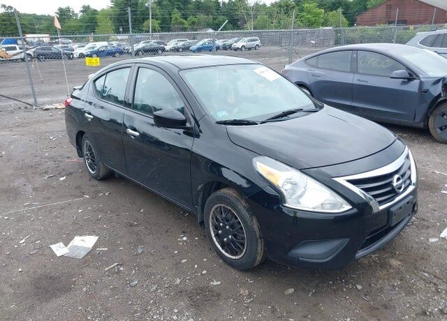 2015 NISSAN Versa
